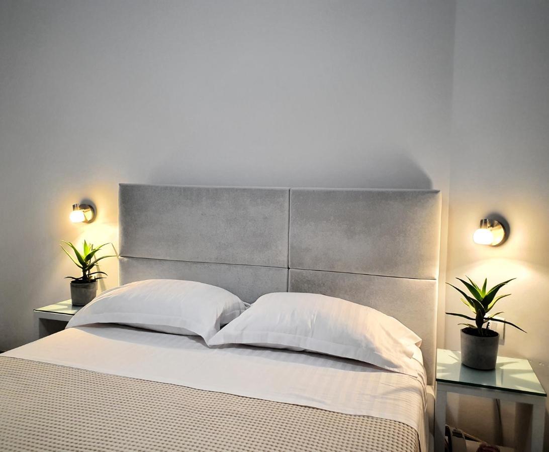 Hotel Joan Sarandë Esterno foto