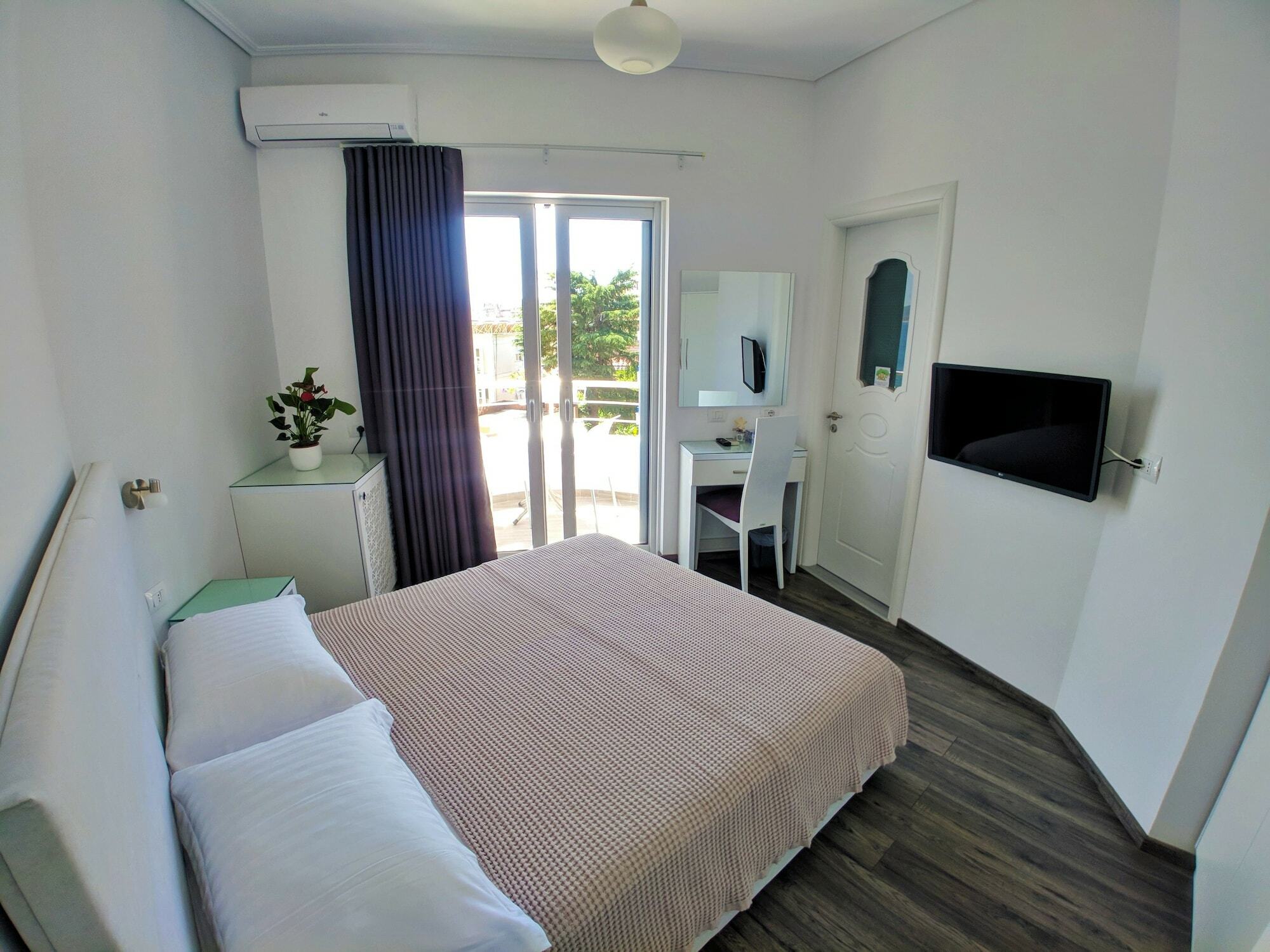 Hotel Joan Sarandë Esterno foto